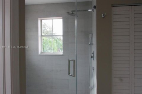 Снять в аренду таунхаус в Холливуд, Флорида 3 спальни, 162.39м2, № 1989120 - фото 30