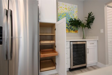 Снять в аренду таунхаус в Холливуд, Флорида 3 спальни, 162.39м2, № 1989120 - фото 24