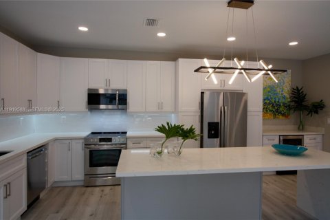 Снять в аренду таунхаус в Холливуд, Флорида 3 спальни, 162.39м2, № 1989120 - фото 23