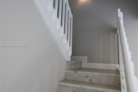 Снять в аренду таунхаус в Холливуд, Флорида 3 спальни, 162.39м2, № 1989120 - фото 28