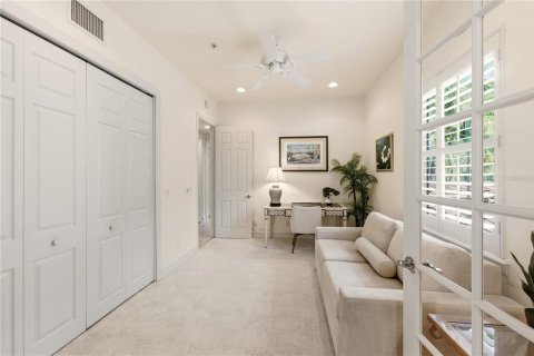 Condo in Naples, Florida, 3 bedrooms  № 2218189 - photo 19