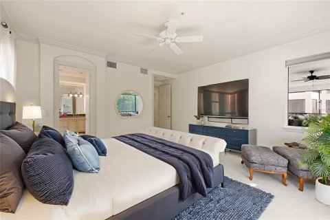 Condo in Naples, Florida, 3 bedrooms  № 2218189 - photo 27