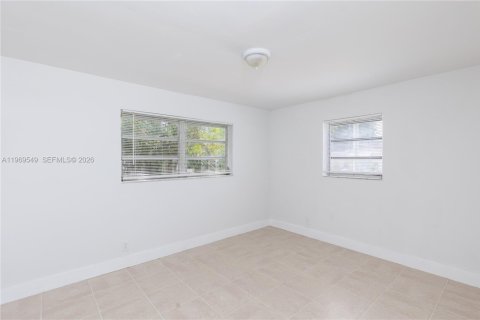 House in Hallandale Beach, Florida 2 bedrooms, 88.91 sq.m. № 2031422 - photo 6
