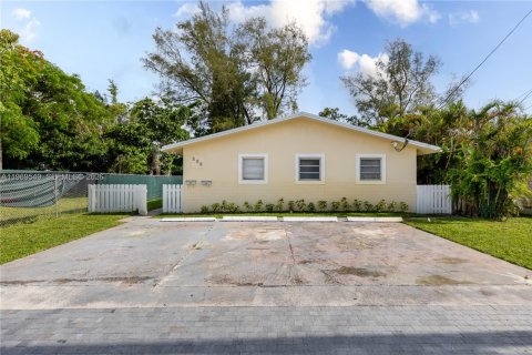 House in Hallandale Beach, Florida 2 bedrooms, 88.91 sq.m. № 2031422 - photo 14