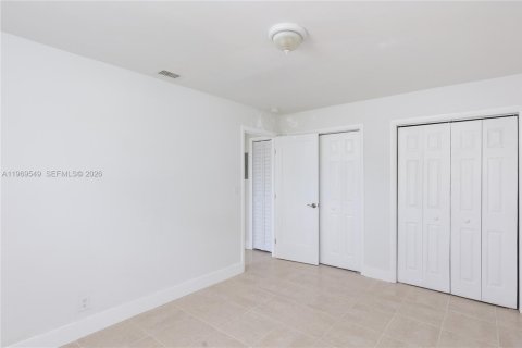 House in Hallandale Beach, Florida 2 bedrooms, 88.91 sq.m. № 2031422 - photo 7