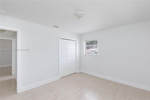 House in Hallandale Beach, Florida 2 bedrooms, 88.91 sq.m. № 2031422 - photo 8