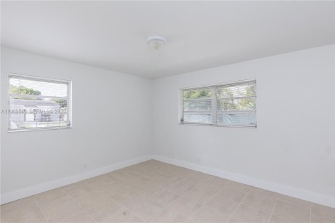House in Hallandale Beach, Florida 2 bedrooms, 88.91 sq.m. № 2031422 - photo 9
