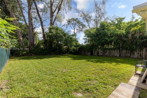 House in Hallandale Beach, Florida 2 bedrooms, 88.91 sq.m. № 2031422 - photo 16