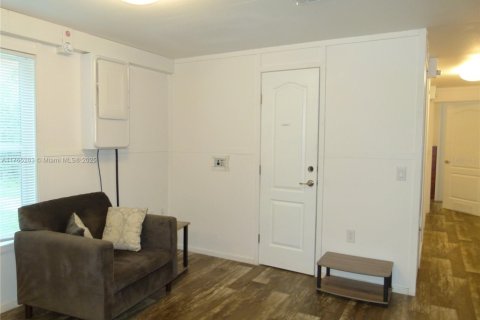 Casa en venta en Okeechobee, Florida, 2 dormitorios, 62.43 m2 № 1693194 - foto 14