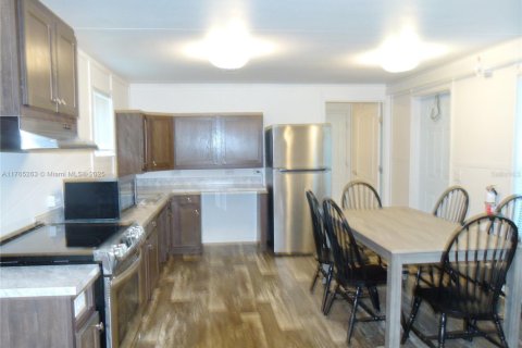 Casa en venta en Okeechobee, Florida, 2 dormitorios, 62.43 m2 № 1693194 - foto 11
