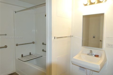 Casa en venta en Okeechobee, Florida, 2 dormitorios, 62.43 m2 № 1693194 - foto 24