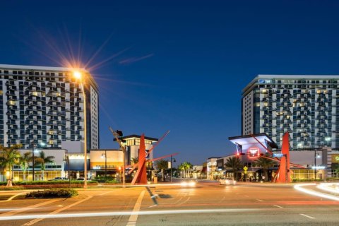 Condo in Doral, Florida, 1 bedroom  № 987067 - photo 1