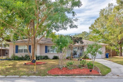 House in Clearwater, Florida 4 bedrooms, 147.25 sq.m. № 1560088 - photo 1