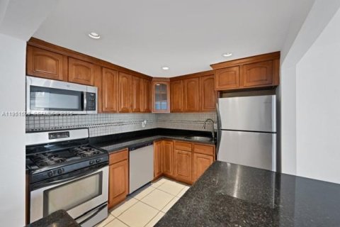 Condominio en venta en North Miami Beach, Florida, 1 dormitorio, 75.72 m2 № 2091300 - foto 6