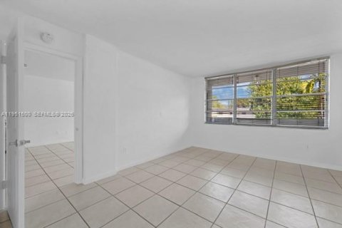 Condominio en venta en North Miami Beach, Florida, 1 dormitorio, 75.72 m2 № 2091300 - foto 14