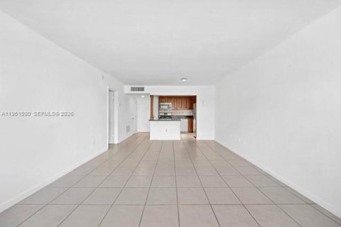Condominio en venta en North Miami Beach, Florida, 1 dormitorio, 75.72 m2 № 2091300 - foto 7