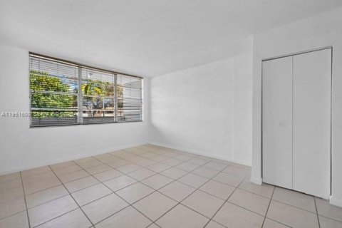 Condominio en venta en North Miami Beach, Florida, 1 dormitorio, 75.72 m2 № 2091300 - foto 12