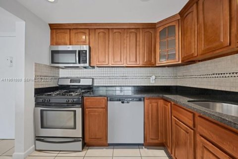 Condominio en venta en North Miami Beach, Florida, 1 dormitorio, 75.72 m2 № 2091300 - foto 5