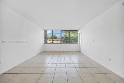 Condominio en venta en North Miami Beach, Florida, 1 dormitorio, 75.72 m2 № 2091300 - foto 11