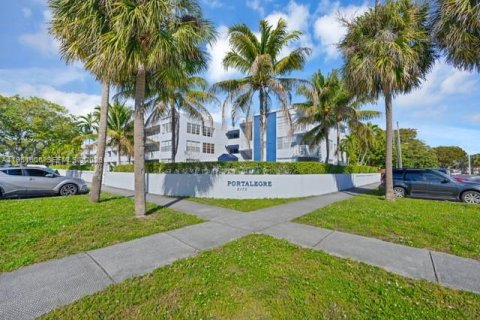 Condominio en North Miami Beach, Florida, 1 dormitorio  № 2091300