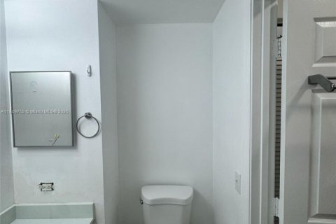 Condominio en alquiler en Fort Lauderdale, Florida, 1 dormitorio, 81.57 m2 № 1890575 - foto 13