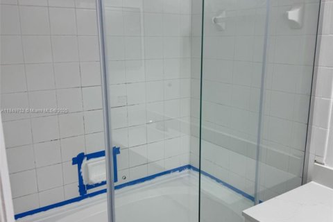 Condominio en alquiler en Fort Lauderdale, Florida, 1 dormitorio, 81.57 m2 № 1890575 - foto 14
