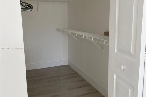 Condominio en alquiler en Fort Lauderdale, Florida, 1 dormitorio, 81.57 m2 № 1890575 - foto 6