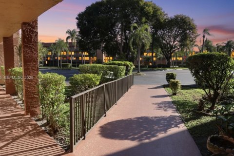 Condominio en venta en Sunrise, Florida, 2 dormitorios, 78.97 m2 № 1993900 - foto 3