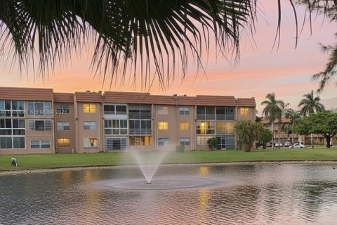 Condominio en venta en Sunrise, Florida, 2 dormitorios, 78.97 m2 № 1993900 - foto 1