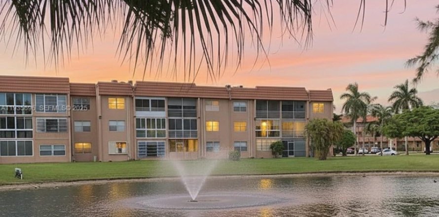 Condominio en Sunrise, Florida, 2 dormitorios  № 1993900