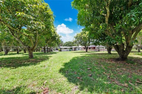 Propiedad comercial en venta en Cutler Bay, Florida № 1977415 - foto 13