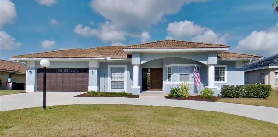 House in Sarasota, Florida 4 bedrooms, 217.21 sq.m. № 2111930