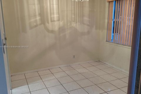 Condominio en venta en Lauderhill, Florida, 2 dormitorios, 106.84 m2 № 1951352 - foto 27