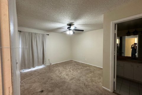 Condominio en venta en Lauderhill, Florida, 2 dormitorios, 106.84 m2 № 1951352 - foto 17