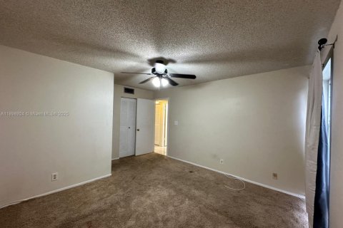 Condominio en venta en Lauderhill, Florida, 2 dormitorios, 106.84 m2 № 1951352 - foto 19