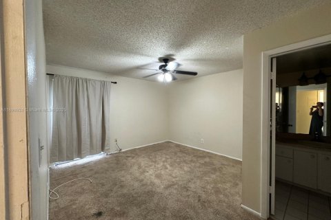 Condominio en venta en Lauderhill, Florida, 2 dormitorios, 106.84 m2 № 1951352 - foto 18