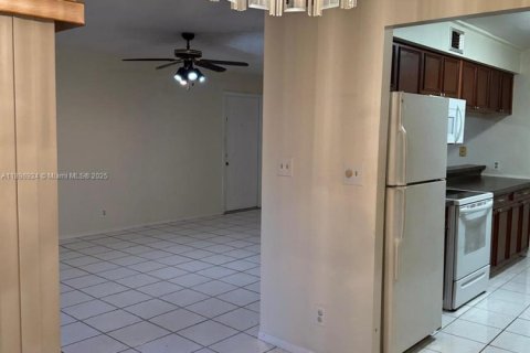 Condominio en venta en Lauderhill, Florida, 2 dormitorios, 106.84 m2 № 1951352 - foto 28