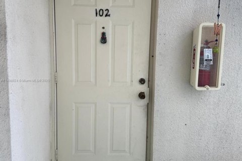 Condominio en venta en Lauderhill, Florida, 2 dormitorios, 106.84 m2 № 1951352 - foto 5