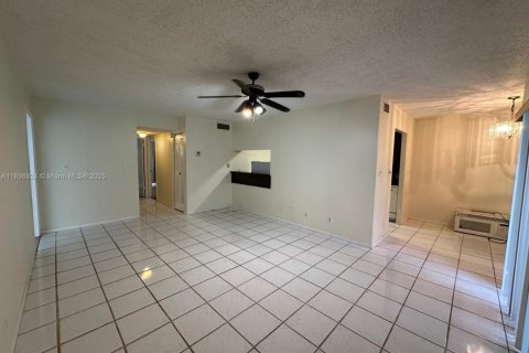 Condominio en venta en Lauderhill, Florida, 2 dormitorios, 106.84 m2 № 1951352 - foto 8