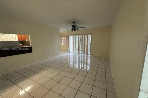 Condominio en venta en Lauderhill, Florida, 2 dormitorios, 106.84 m2 № 1951352 - foto 20
