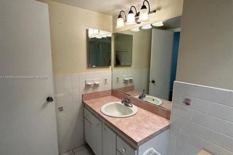 Condominio en venta en Lauderhill, Florida, 2 dormitorios, 106.84 m2 № 1951352 - foto 23