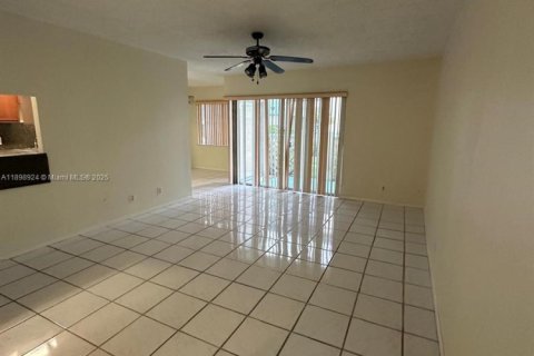 Condominio en venta en Lauderhill, Florida, 2 dormitorios, 106.84 m2 № 1951352 - foto 7