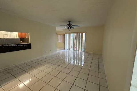 Condominio en venta en Lauderhill, Florida, 2 dormitorios, 106.84 m2 № 1951352 - foto 6