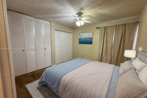 Condominio en venta en Lauderhill, Florida, 2 dormitorios, 106.84 m2 № 1951352 - foto 3
