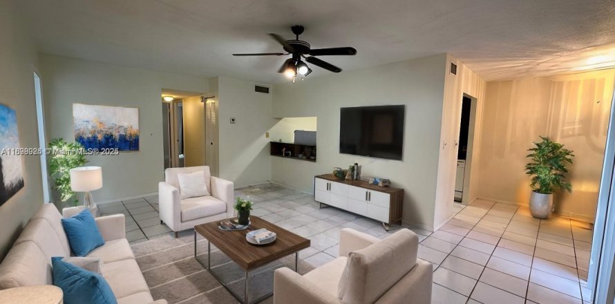 Condominio en Lauderhill, Florida, 2 dormitorios № 1951352