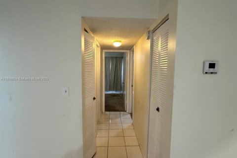 Condominio en venta en Lauderhill, Florida, 2 dormitorios, 106.84 m2 № 1951352 - foto 11
