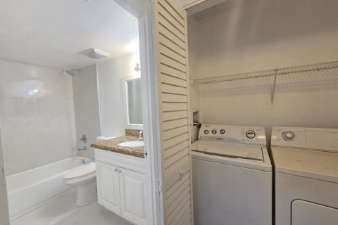 Copropriété à louer à West Palm Beach, Floride: 3 chambres, 102.19 m2 № 2398084 - photo 16