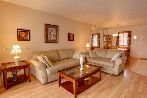 Купить кондоминиум в Лодердейл-Лейкс, Флорида 1 спальня, 69.49м2, № 2048564 - фото 2