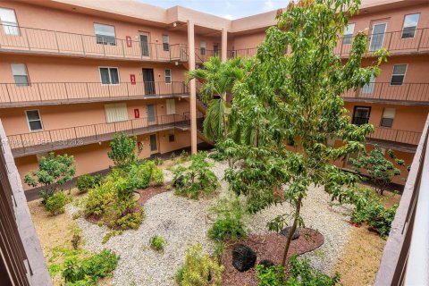 Купить кондоминиум в Лодердейл-Лейкс, Флорида 1 спальня, 69.49м2, № 2048564 - фото 9