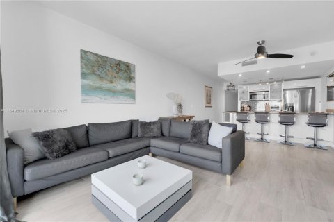 Купить кондоминиум в Майами, Флорида 2 спальни, 121.7м2, № 1958038 - фото 10